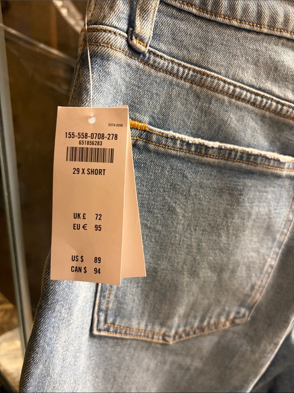 NWT Abercrombie & Fitch The Mom High Rise Light Wash Relaxed Jeans - Picture 5 of 6